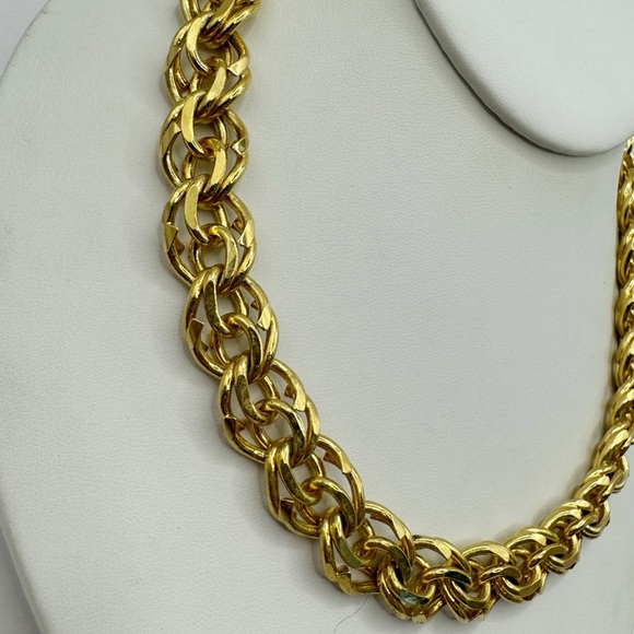 Trifari vintage gold tone chunky mob wife chain necklace - Picture 2 of 11
